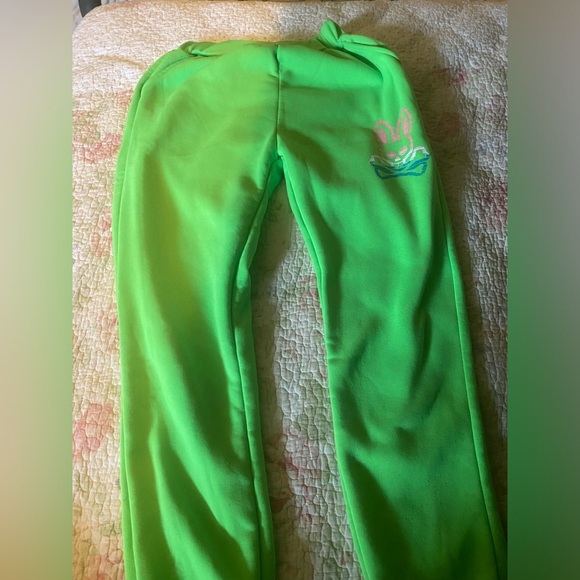 Clogs and joggers - Picture 1 of 9